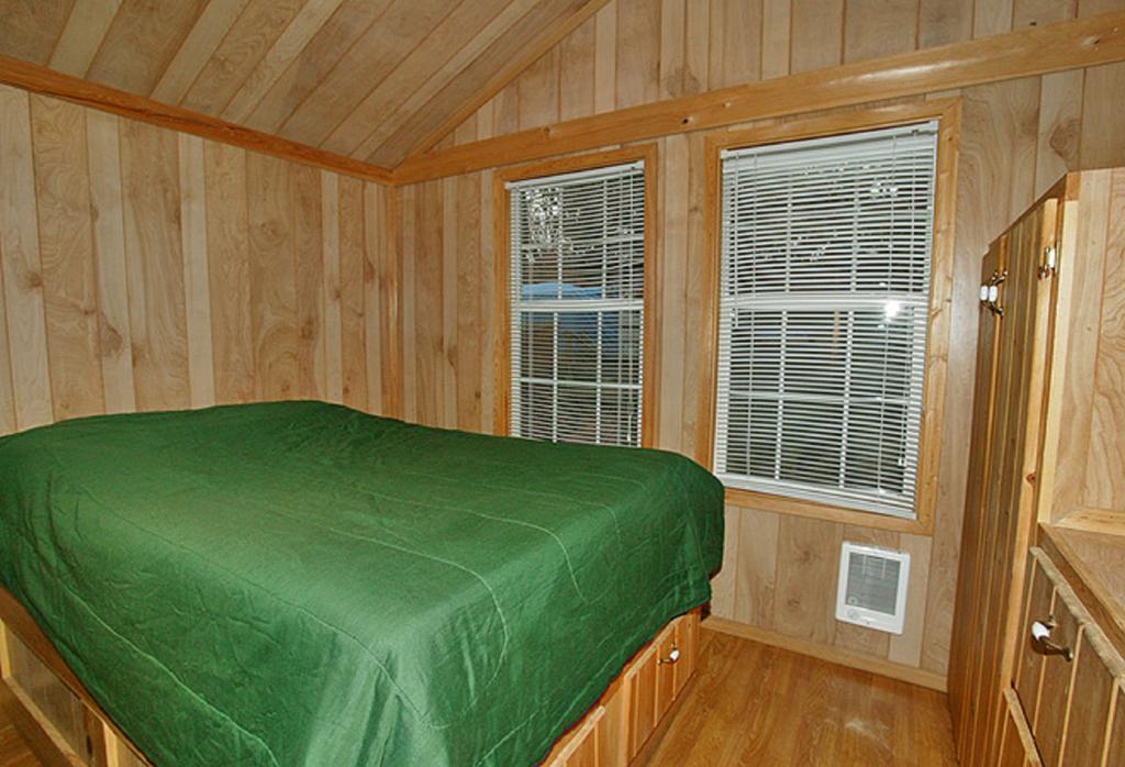 Arrowhead Camping Resort Deluxe Cabin 4 Douglas Center Extérieur photo